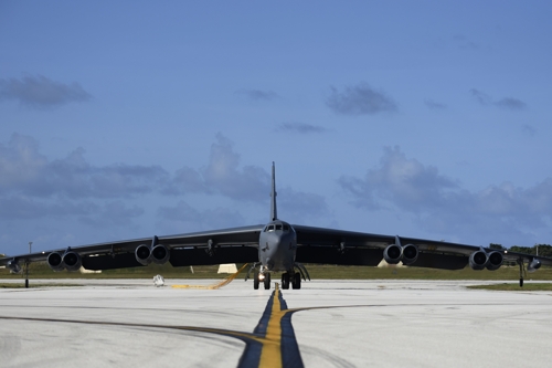 B-52 괌에 착륙 (미 태평양사령부 공개)