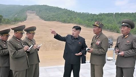 북한 김정은 조선노동당 위원장이 2013년 마식령 스키장 건설 현장을 찾은 모습. (사진=연합뉴스)