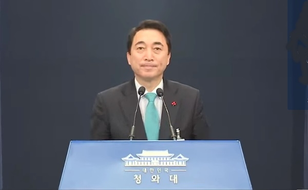박수현 청와대 대변인이 23일 오전 춘추관 브리핑을 진행하고 있다.(사진=KTV 화면 캡처)
