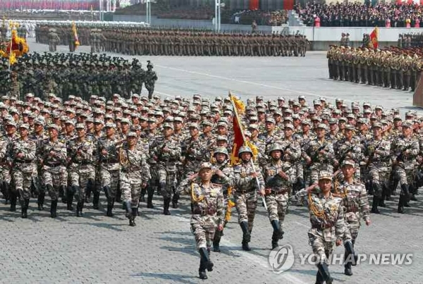 작년 4월 15일 북한에서 열린 열병식 북한군 열병식 모습 [연합뉴스 제공]
