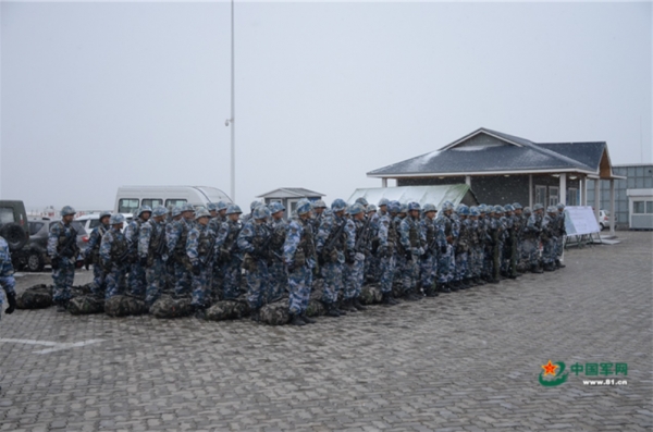 중국 육전대 상륙지점 집결사진 (중국군망 캡쳐)