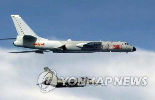 대만 인근상공에 출연한 중국 홍(轟·H)-6 전투기와 대만 IDF모습  (연합뉴스 제공)