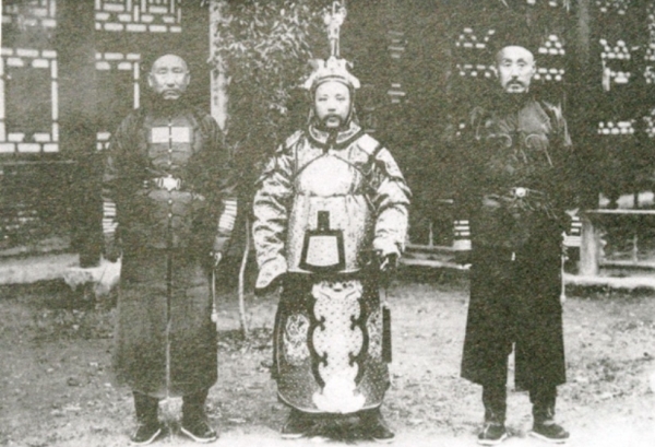 중화제국의 황제가 된 원세개 (1915년 12월)http://ww1blog.osborneink.com/?p=10219