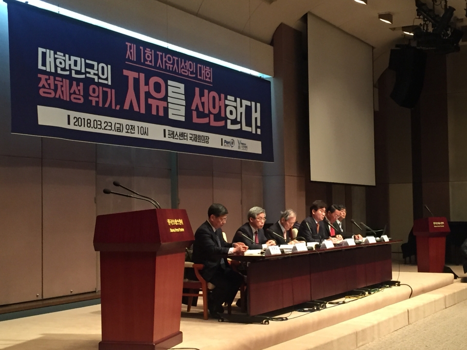 (왼쪽부터) 양준모 교수, 전삼현 교수, 민경국 교수, 김인영 교수,