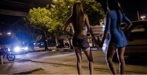 브라질 북부 보아 비스타 시에에서 호객 중인 베네수엘라 매춘부들 [브라질 뉴스포털 UOL-연합뉴스 제공]
