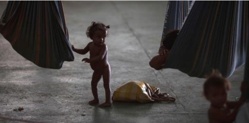 브라질 당국이 제공한 구호시설에서 생활하는 베네수엘라 어린이들 [브라질 뉴스포털 UOL-연합뉴스 제공]