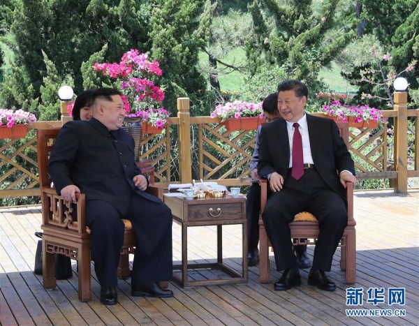 중국 신화통신은 김정은이 다롄에서 7, 8일 시진핑 중국 국가주석과 회담을 갖고 만찬과 오찬을 함께 했다고 보도했다(신화망).