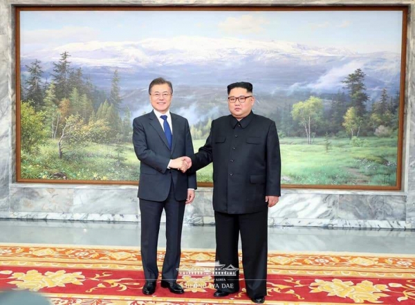 문재인 대통령과 북한 김정은이 26일 북측 통일각에서 두 번째 회담을 가졌다.