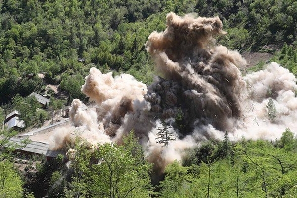 북한 김정은 정권은 지난 24일 오전 11시 한·미·영·중·러 5개국 기자단 30명이 지켜보는 가운데 풍계리 핵실험장을 폭파했다.(사진=공동취재단)