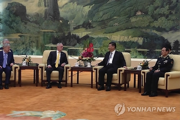 지난달 27일 중국을 방문한 제임스 매티스 미국 국방장관을 시진핑 중국 국가주석이 접견하는 모습.(사진=연합뉴스)