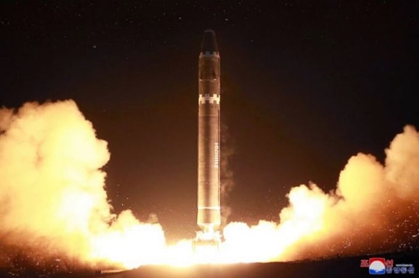 북한 김정은 정권이 지난 2017년 11월29일 발사한 대륙간탄도미사일(ICBM) 화성-15형(사진=북한 로동신문)