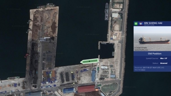 지난해 7월과 8월 두 차례 북한 남포에 기항한 ‘신성하이’ 호(녹색으로 표시된 선박)가 같은 해 10월27일 포항신항 제8부두 인근에 정박한 모습.(자료사진=MarineTraffic, VOA)