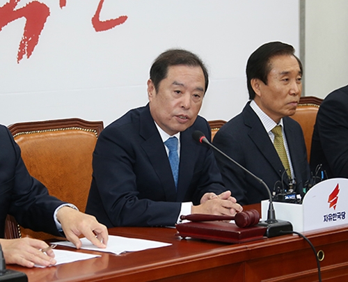 김병준 자유한국당 비상대책위원장이 15일 오전 국회에서 열린 당 비대위원회의에서 모두발언을 하고 있다.(사진=자유한국당)