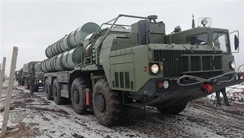 크림반도에 도착한 S-400 미사일 시스템 [리아노보스티=연합뉴스]