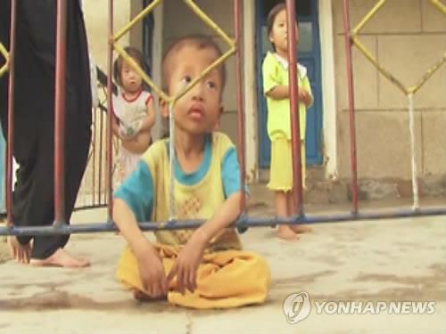 유엔 세계식량계획(WFP)이 지난 2011년 홈페이지를 통해 공개한 영양실조와 수해 등으로 고통받는 북한 어린이들의 모습(연합뉴스).