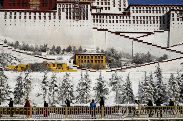 19일 티베트 라싸의 포탈라궁 [로이터=연합뉴스 제공]