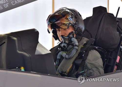 지난해 7월 우리 공군 조종사가 F-35A 첫 단독비행에 나선 모습. (사진 = 연합뉴스)