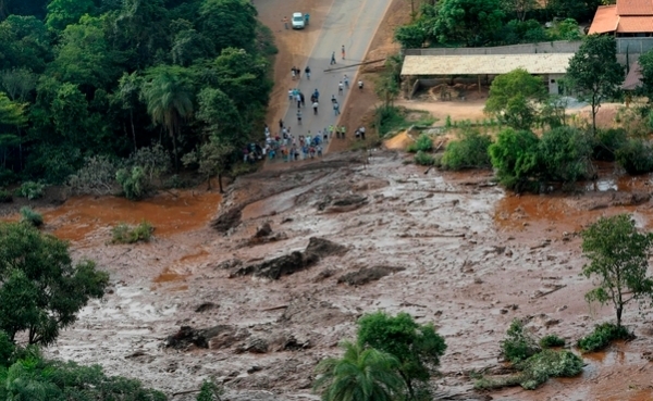 브라질 남동부 지역에서 25일(현지 시각) 댐 붕괴사고가 일어나 인근 마을에 대규모 인명·재산 피해가 발생했다. (사진=연합뉴스)