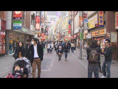 일본의 한 거리에서 시민들이 거닐고 있다. (사진 = 연합뉴스)
