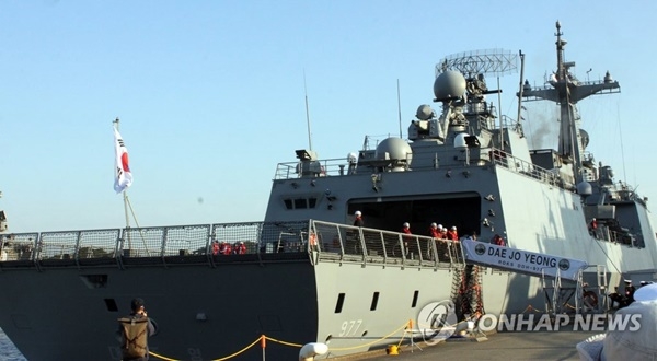 지난 2015년 한국 해군의 대조영함이 일본 가나가와 현 요코스카 시에서 일본 해상자위대의 관함식 사전행사에 참가하기 위해 출항 준비를 하고 있는 모습.(사진=연합뉴스)