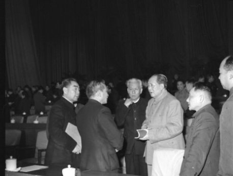 1962년 1월 "7천인 대회"에서 유소기와 모택동https://erenow.net/modern/maos-great-famine-the-history-of-chinas-most-devastating-catastrophe-1958-62/40.php