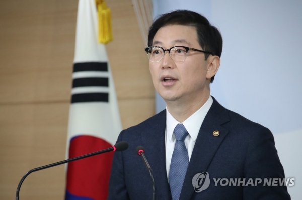천해성 통일부 차관이 12일 정부서울청사에서 2019년 업무계획을 발표하고 있다(연합뉴스).