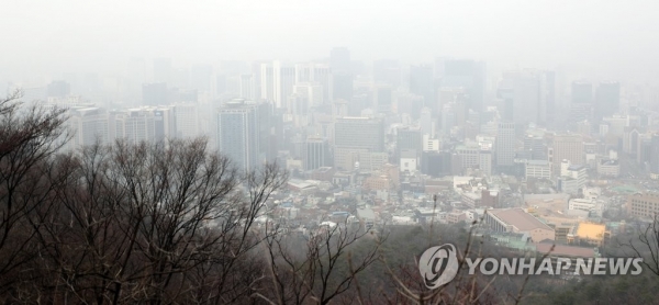 서울 도심이 '중국발 미세먼지'로 덮여 있는 모습. (사진=연합뉴스)