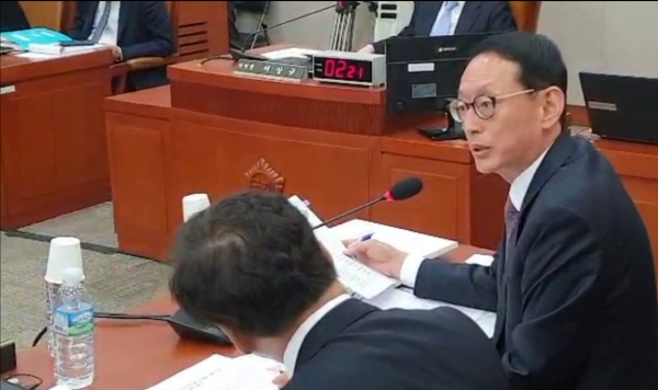이선미 후보자에게 질의하는 김도읍 한국당 의원. (사진 = 한기호 기자)