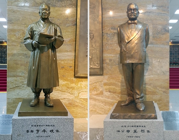 국회 본관 2~3층 중간지대의 중앙홀(로텐더홀) 내에는 1948년 제헌의회 초대·2대 의장으로서 (왼쪽부터) 이승만 초대대통령과 해공 신익희 선생의 동상이 자리잡고 있다.