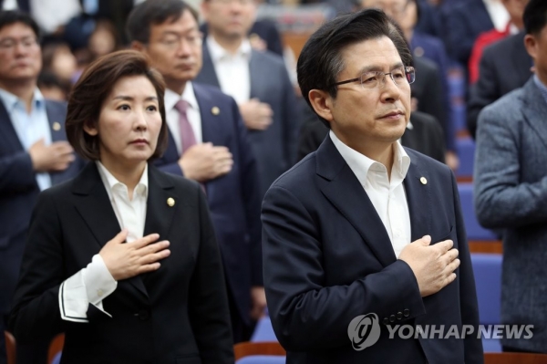 황교안 자유한국당 대표(右), 나경원 자유한국당 원내대표. (사진=연합뉴스)