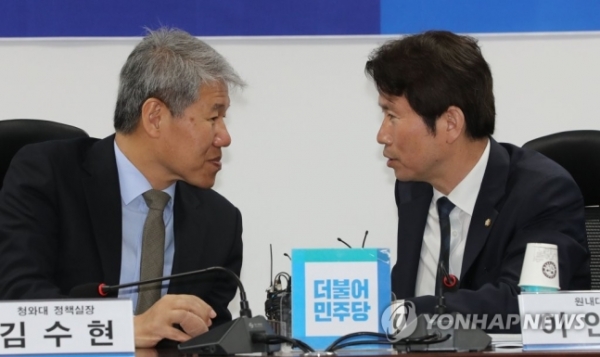 김수현 청와대 정책실장(左), 이인영 더불어민주당 원내대표. (사진=연합뉴스)