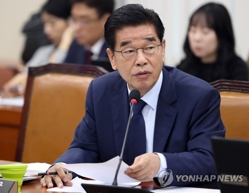 지난해 10월 환노위 국감에서 질의하는 자유한국당문진국 의원(연합뉴스 제공)