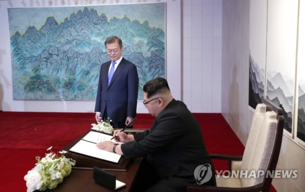 문재인 대통령(左), 북한 김정은. (사진=연합뉴스)