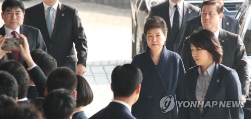 2017년 3월 박근혜 전 대통령이 탄핵된 이후 검찰에 출석하는 장면