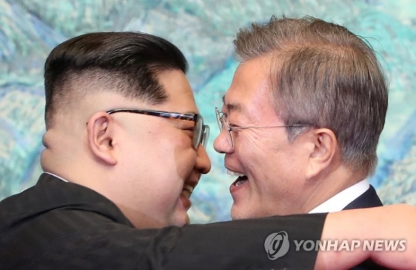 문재인 대통령(右), 북한 김정은. (사진=연합뉴스)