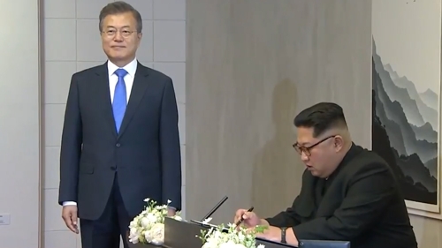 문재인 대통령(左), 북한 김정은. (사진=연합뉴스)