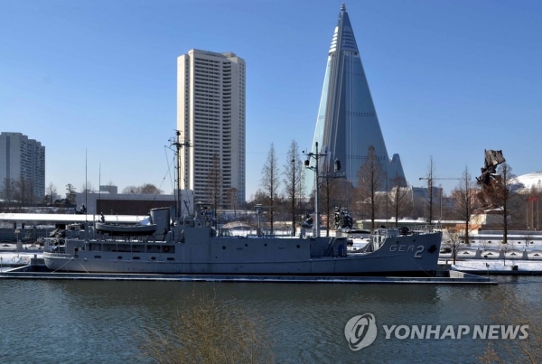 푸에블로호 선체는 현재 북한 전승기념관 야외전시장인 보통강변에 전시돼 있다(연합뉴스).