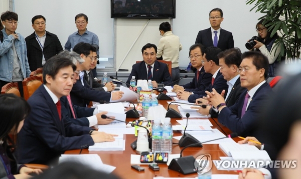 '타다' 관련법 논의하는 교통법안심사소위 (사진: 연합뉴스 제공)