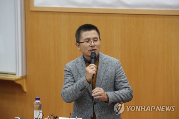 황교안 자유한국당 대표가 6일 서울대학교에서 경제학부생 등을 대상으로 특강하고 있다. (사진=연합뉴스)