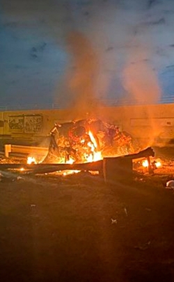 솔레이마니가 탑승하고 있던 차량이 미군의 공습을 받아 화염에 휩싸였다.(사진=연합뉴스)