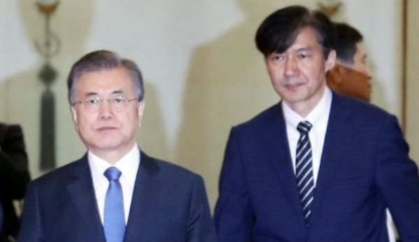 문재인 대통령(左), 조국 전 법무부 장관. (사진=연합뉴스)