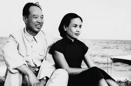 팽진과 그의 부인(張洁清, 1912-2015)의 모습.