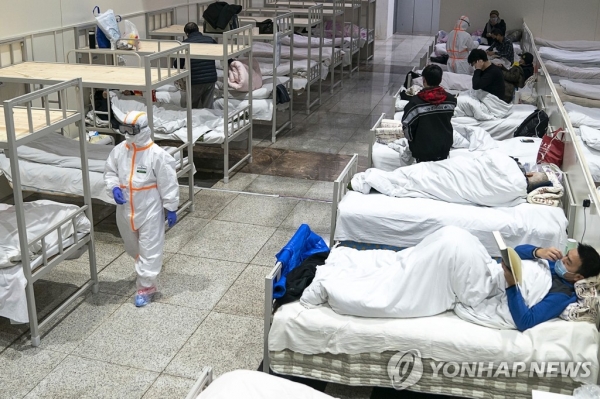 우한의 전시장 개조한 신종코로나 임시병원