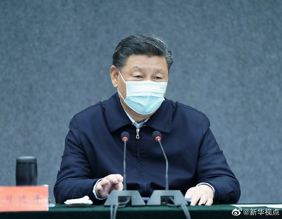 시진핑 중국 국가주석은 2일 신종 코로나바이러스 좌담회에서 "바이러스의 근원 연구"를 지시했다. "신종 코로나가 어디에서 와서, 어디로 갔는지 분명하게 밝혀야 한다"고 말해 신종 코로나 발원지 논쟁에 불을 지폈다. (사진 = 중국 신화통신 캡처)