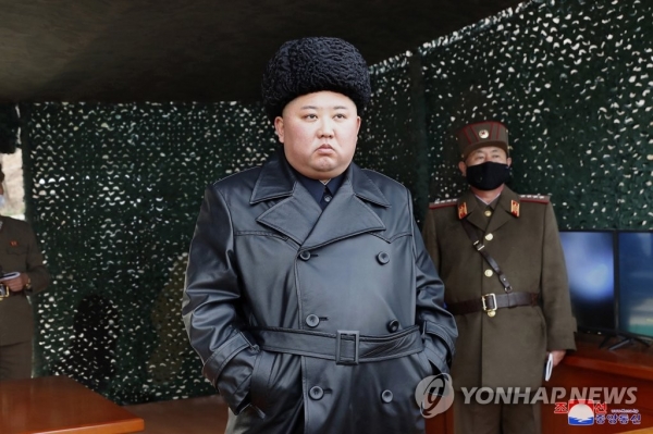김정은이 2일 전선 장거리포병구분대의 화력타격훈련을 지도했다고 조선중앙통신이 3일 보도했다. (연합뉴스)
