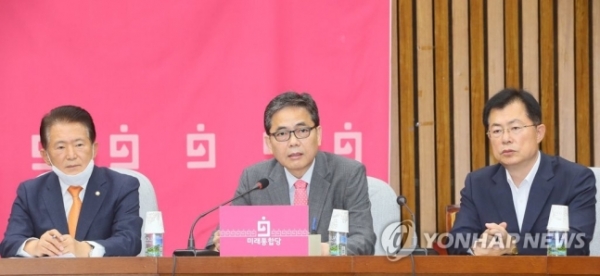 곽상도 미래통합당 의원이 6일 국회에서 열린 원내대책회의에서 발언하고 있다. (사진=연합뉴스)