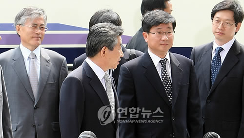 (왼쪽부터, 직함 생략) 문재인, 노무현, 전해철, 김경수