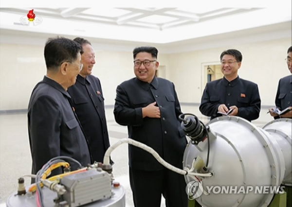 김정은이 2017년 9월 '핵무기 병기화 사업'을 현지지도했다고 조선중앙TV가 3일 보도했다.(연합뉴스)