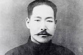김좌진은 만주에서 독립운동 자금 마련을 위해 서울에서 6차례에 걸쳐 무장강도 행각을 벌이다 일경에 체포되어 2년 6개월 형을 살았다.