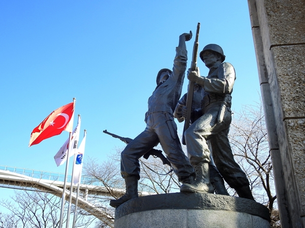 국립서울현충원 터키군 참전 기념비.